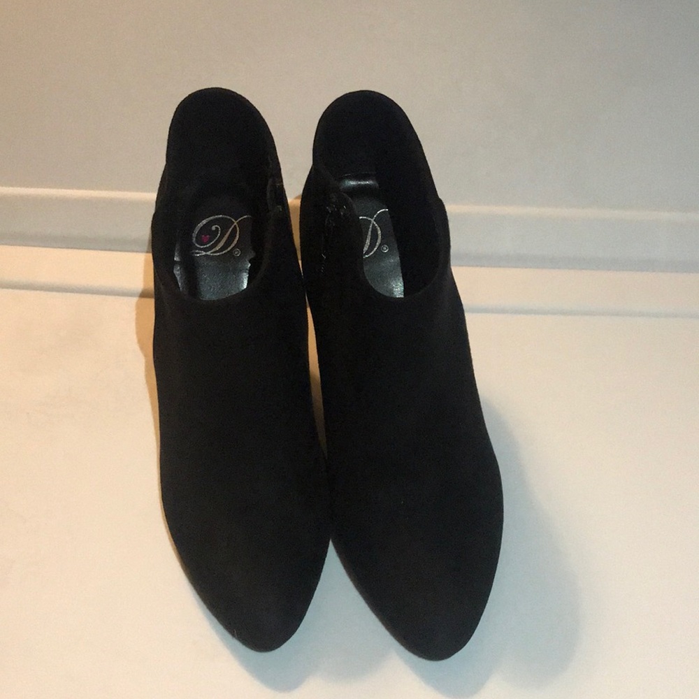 Booties 🖤 - Picture 2 of 7